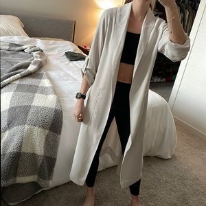 Aritzia Babaton Lightweight Trench. XXS. Cream